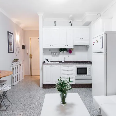 Estudio A Pocos Metros De Las Canteras Apartment *