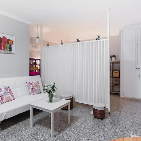 Estudio A Pocos Metros De Las Canteras Apartment *